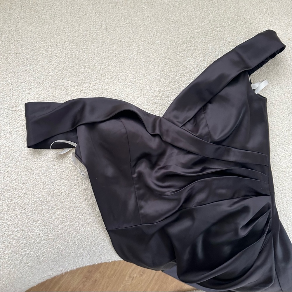 David's Bridal Satin Off-the-Shoulder Mermaid Bridesmaid Black Size 2 - Picture 5 of 10
